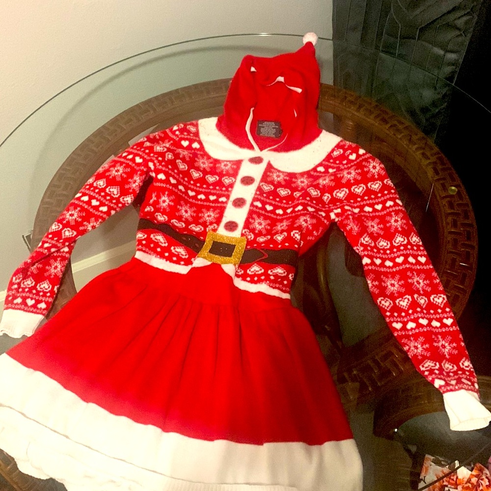 One piece Santa dress used one time girls size 7-8